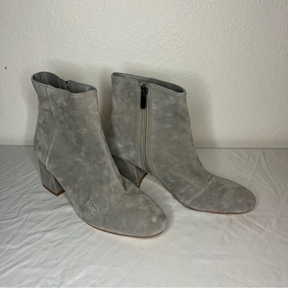 Bleecker & Bond Lacey Gray Suede Block Heel Ankle Boots 👢✨ - Picture 3 of 8